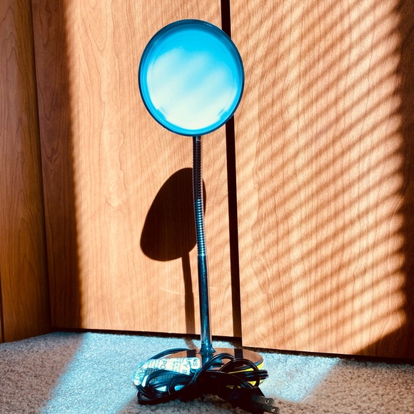 LED reading lamp | Electric: No bulb needed - Picture 3 of 5